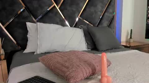 Snapshot of staciemoon chatting on 07/26/26, 05:53 Stacie online show from 07/26/26, 05:53