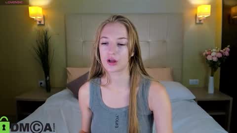 Stacy Mon Tue Wed Thu Fri Sun GMT GMT 3 1000am - 0400pm  online show from 09/15/25, 07:52