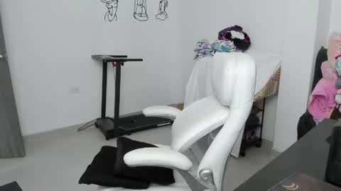 Snapshot of stacy_woods chatting on 05/04/26, 03:24 Zulma Yisset online show from 05/04/26, 03:24