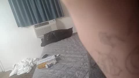 Snapshot of staightupdownbad chatting on 02/13/26, 09:16 Straightupdownbad online show from 02/13/26, 09:16