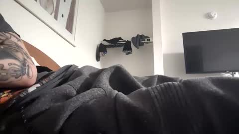 Snapshot of staightupdownbad chatting on 02/15/26, 07:51 Straightupdownbad online show from 02/15/26, 07:51