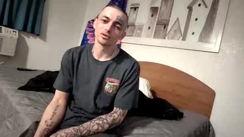 Snapshot of staightupdownbad chatting on 02/18/26, 01:12 Straightupdownbad online show from 02/18/26, 01:12