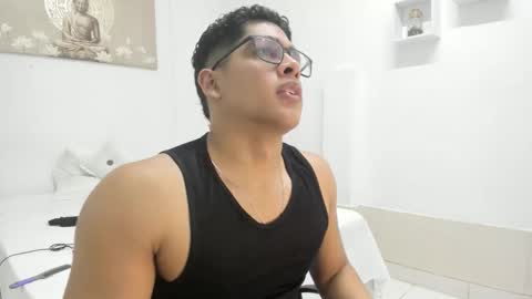 Snapshot of stand_boy01 chatting on 11/26/25, 02:56 stand_boy01 online show from 11/26/25, 02:56