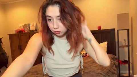 Snapshot of stara_dreams chatting on 03/30/26, 03:18 Stara Winters online show from 03/30/26, 03:18