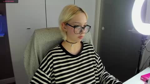 Snapshot of starelli chatting on 05/09/26, 08:25 Kate online show from 05/09/26, 08:25