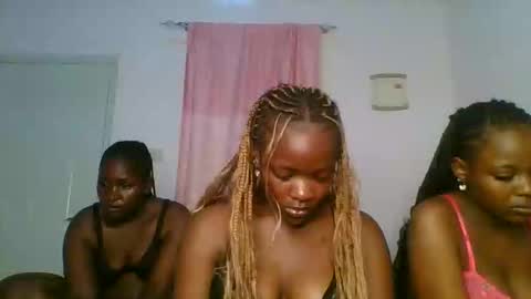 lia online show from 05/05/26, 04:31