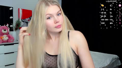 Snapshot of starlight_2004 chatting on 01/25/25, 06:45 Caroline online show from 01/25/25, 06:45