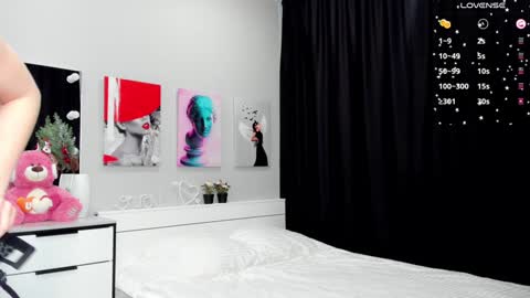 Snapshot of starlight_2004 chatting on 02/04/25, 05:53 Caroline online show from 02/04/25, 05:53