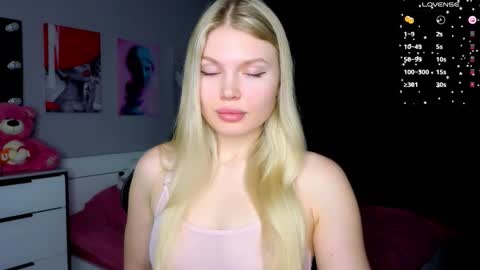 Snapshot of starlight_2004 chatting on 02/02/26, 05:28 Caroline online show from 02/02/26, 05:28