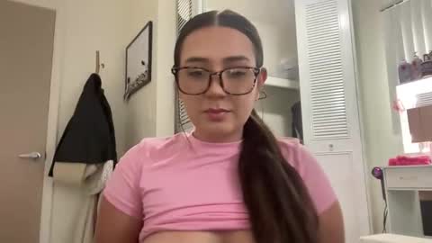 Snapshot of starqueenieee chatting on 10/24/25, 06:26 starqueenieee online show from 10/24/25, 06:26