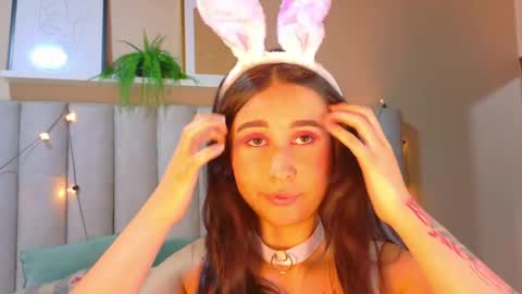 M O O N  online show from 04/01/26, 03:07