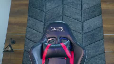 M O O N  online show from 04/08/26, 02:44