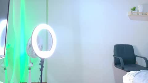 M O O N  online show from 05/25/26, 03:01