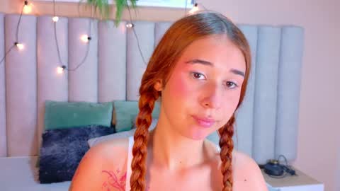 M O O N  online show from 06/02/26, 02:57