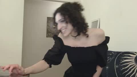 Snapshot of starry_soul chatting on 02/27/26, 12:10 Evan online show from 02/27/26, 12:10