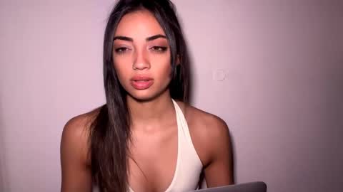 Mia online show from 03/31/26, 11:54