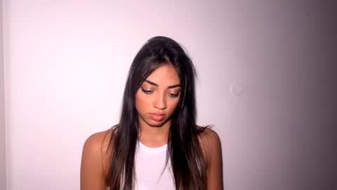 Mia online show from 04/01/26, 12:28