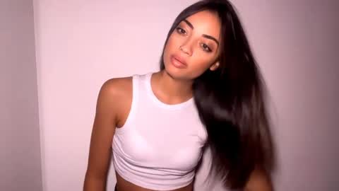 Mia online show from 04/01/26, 01:41