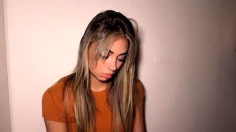 Mia online show from 04/06/26, 10:49