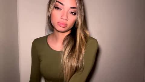 Mia online show from 04/13/26, 08:53