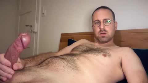 Snapshot of steady_shot chatting on 09/22/25, 10:17 steady_shot online show from 09/22/25, 10:17