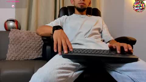 Snapshot of stebansilv_ chatting on 06/15/26, 11:01 Steban online show from 06/15/26, 11:01