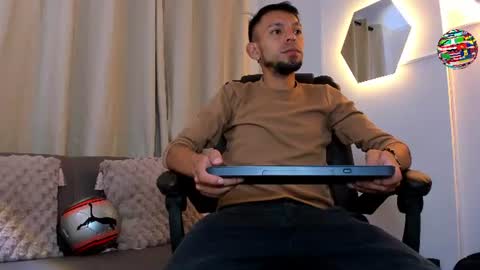 Snapshot of stebansilv_ chatting on 06/17/26, 10:50 Steban online show from 06/17/26, 10:50