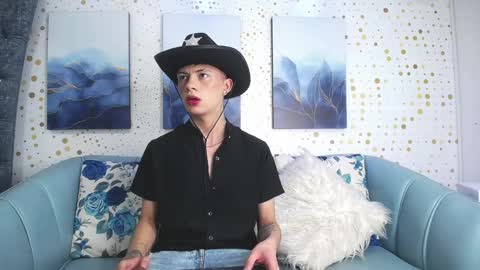 Snapshot of steev_novoa chatting on 12/12/24, 04:48 Steev online show from 12/12/24, 04:48