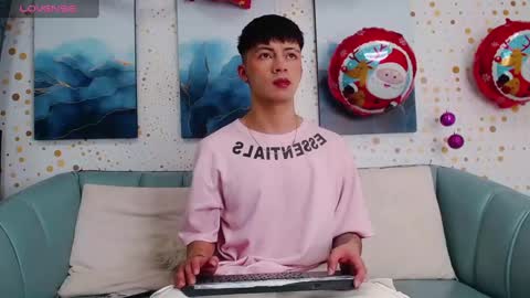 Snapshot of steev_novoa chatting on 12/28/24, 05:23 Steev online show from 12/28/24, 05:23