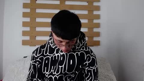 Snapshot of steev_novoa chatting on 01/26/25, 03:27 Steev online show from 01/26/25, 03:27