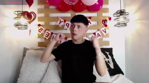 Snapshot of steev_novoa chatting on 02/08/25, 04:36 Steev online show from 02/08/25, 04:36