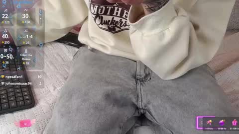 Snapshot of steev_novoa chatting on 02/18/25, 07:43 Steev online show from 02/18/25, 07:43