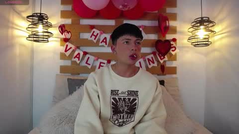 Snapshot of steev_novoa chatting on 02/19/25, 04:23 Steev online show from 02/19/25, 04:23