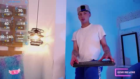 Snapshot of steev_novoa chatting on 02/23/25, 05:56 Steev online show from 02/23/25, 05:56