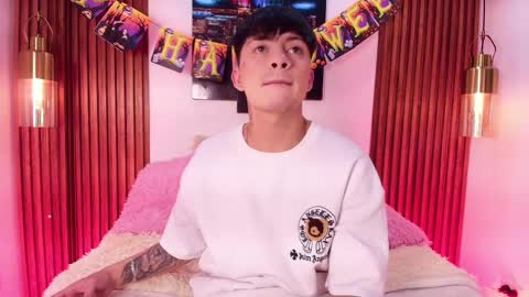 Snapshot of steev_novoa chatting on 10/23/25, 08:18 Steev online show from 10/23/25, 08:18