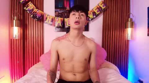 Snapshot of steev_novoa chatting on 10/25/25, 08:03 Steev online show from 10/25/25, 08:03