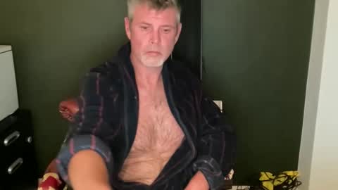 Snapshot of steevee090878 chatting on 09/14/25, 10:20 steve online show from 09/14/25, 10:20