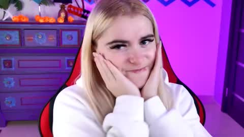 stef_nicks online show from 10/29/25, 09:44