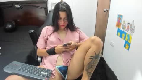 julieth-cancer online show from 09/17/25, 01:51