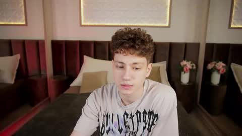 Esrefan online show from 03/08/26, 08:34