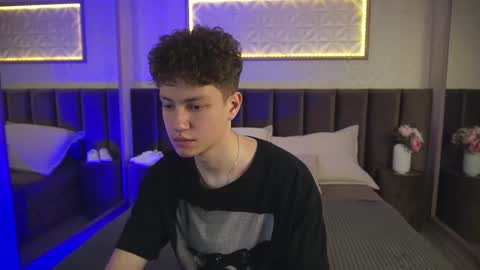 Esrefan online show from 03/18/26, 07:39