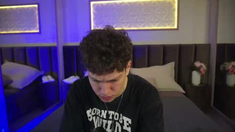 Esrefan online show from 03/19/26, 08:02