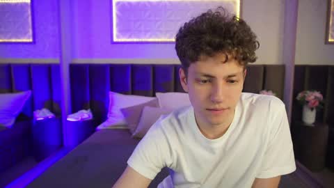 Esrefan online show from 04/09/26, 08:47