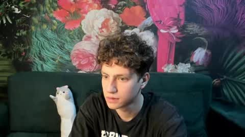 Esrefan online show from 04/12/26, 07:41