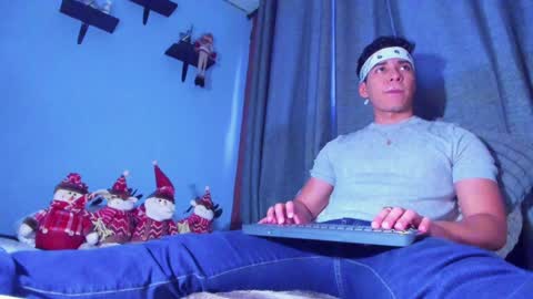 Snapshot of stefann_salvatore chatting on 01/02/25, 10:44 Stefann Salvatore online show from 01/02/25, 10:44