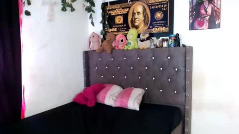 Snapshot of stefanny_2001 chatting on 11/16/25, 04:23 stefanny beautiful online show from 11/16/25, 04:23