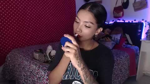 Im MiaIts my first day here  online show from 12/26/24, 01:51