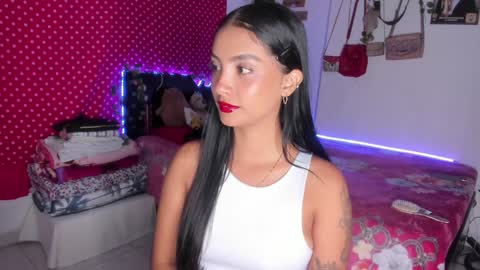 Im MiaIts my first day here  online show from 12/30/24, 02:09