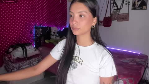 Im MiaIts my first day here  online show from 01/01/25, 11:29