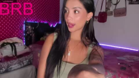 Im MiaIts my first day here  online show from 01/04/25, 06:09